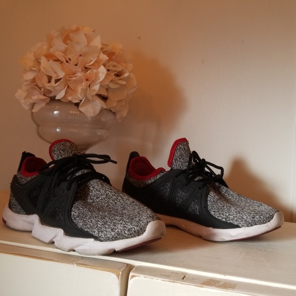 Boys tennis shoes